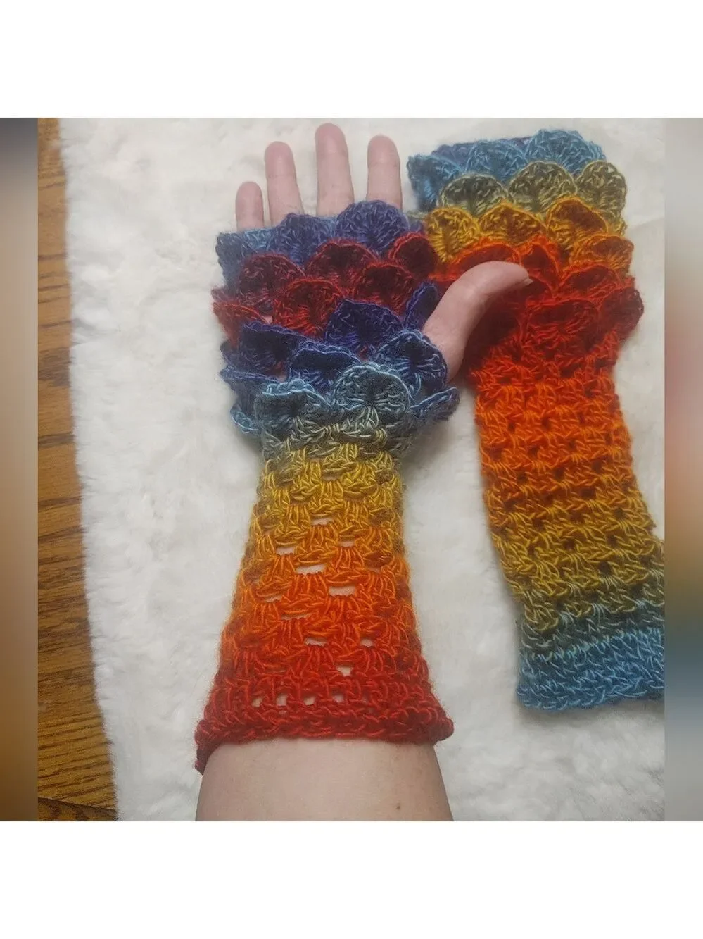 Just in! Handmade Dragonscale Fingerless Texting Gloves Bright Beautiful Rainbow